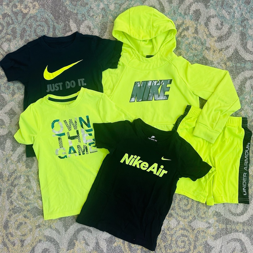 Nike Green and Black Short Sleeve Tees
